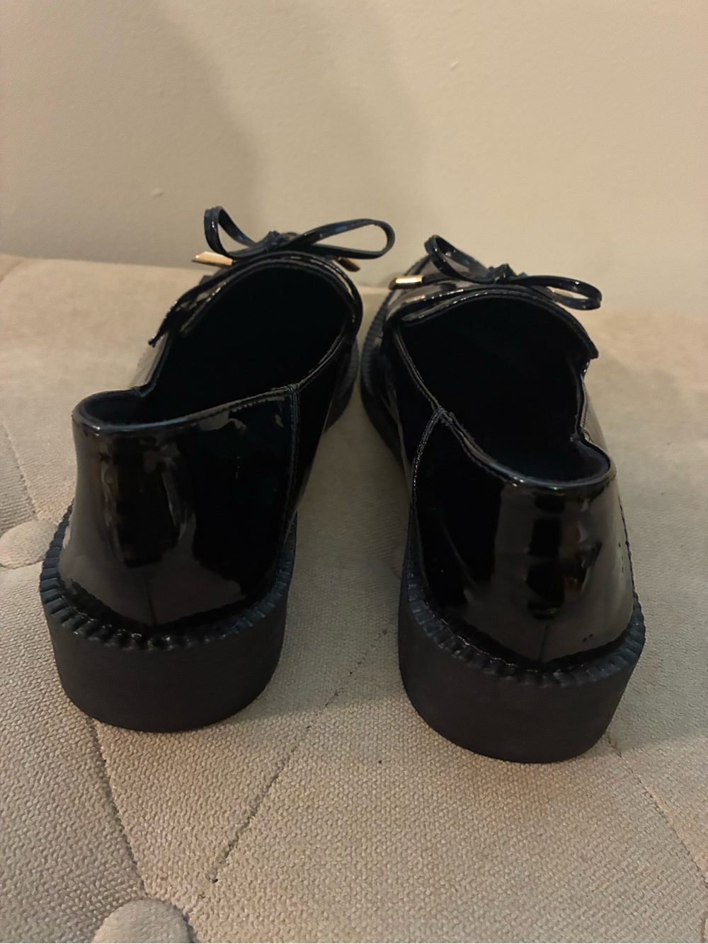 Black Patent Faux Croc-Embossed Women’s Loafers with Tassel Detail - Picture 4 of 6
